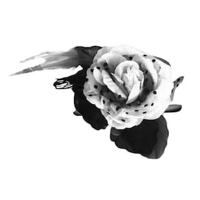 Presilha Broche Flor E Penas Branca Halloween