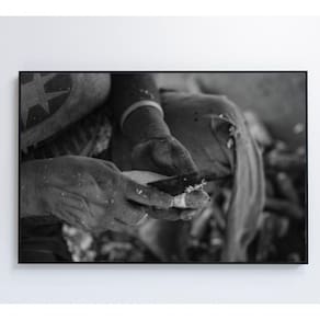 Quadro índio Preparando Mandioca Na Amazônia Medidas 120x80 Cm Impressão Vidro Acrílico