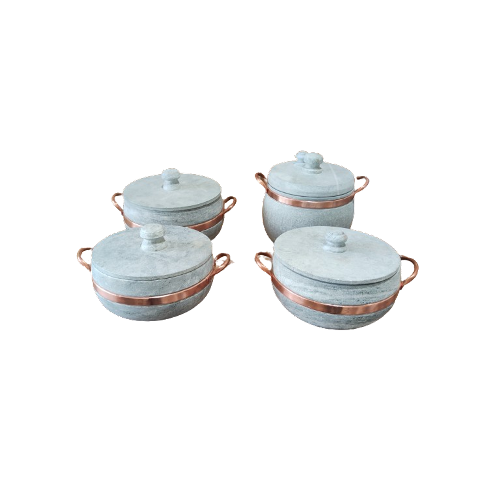 Jogo com 04 panelas  em pedra sabão