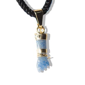 Colar Mini Figa Quartzo Azul Montagem Dourado