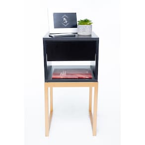 Mesa Cabeceira Industrial Preto Eco 30Cm Base Dourada
