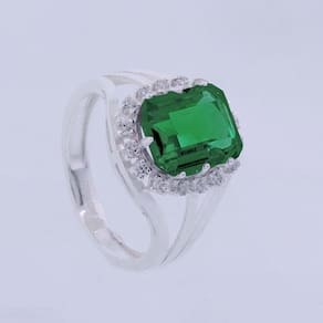 Anel de Prata Coleção Queens Cristal Esmeralda 8x10 e Zircônias Brancas