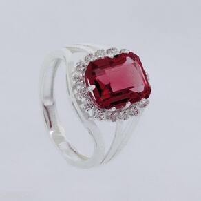Anel de Prata Coleção Queens Cristal Safira Rubi 8x10 e Zircônias Brancas