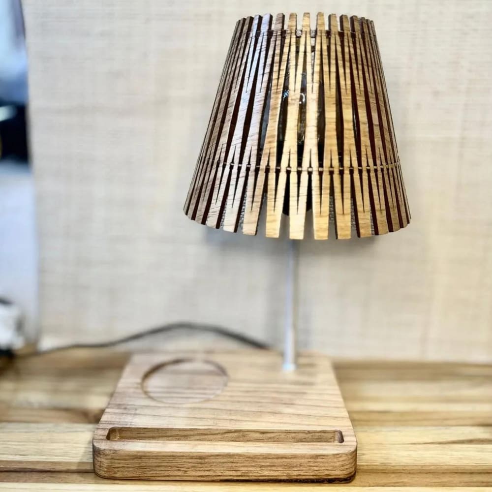 Luminária de Mesa Laminado Europa Freijo