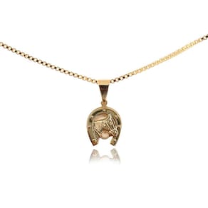 Pingente Ferradura Com Cavalo Folheado Em Ouro 18K
