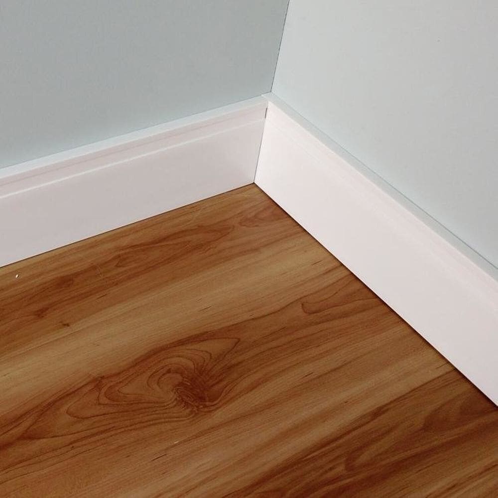 Kit com 3 Barras Rodapé Scandian com Friso 15mmx12cm Metro Linear 7,2m Branco