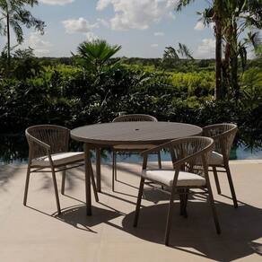 Conjunto Jardim e Varanda 1 Mesa Redonda 130cm 4 Cadeiras com Braços Refúgio Cabecasa Madeiramadeira Champanhe/Quaker areia