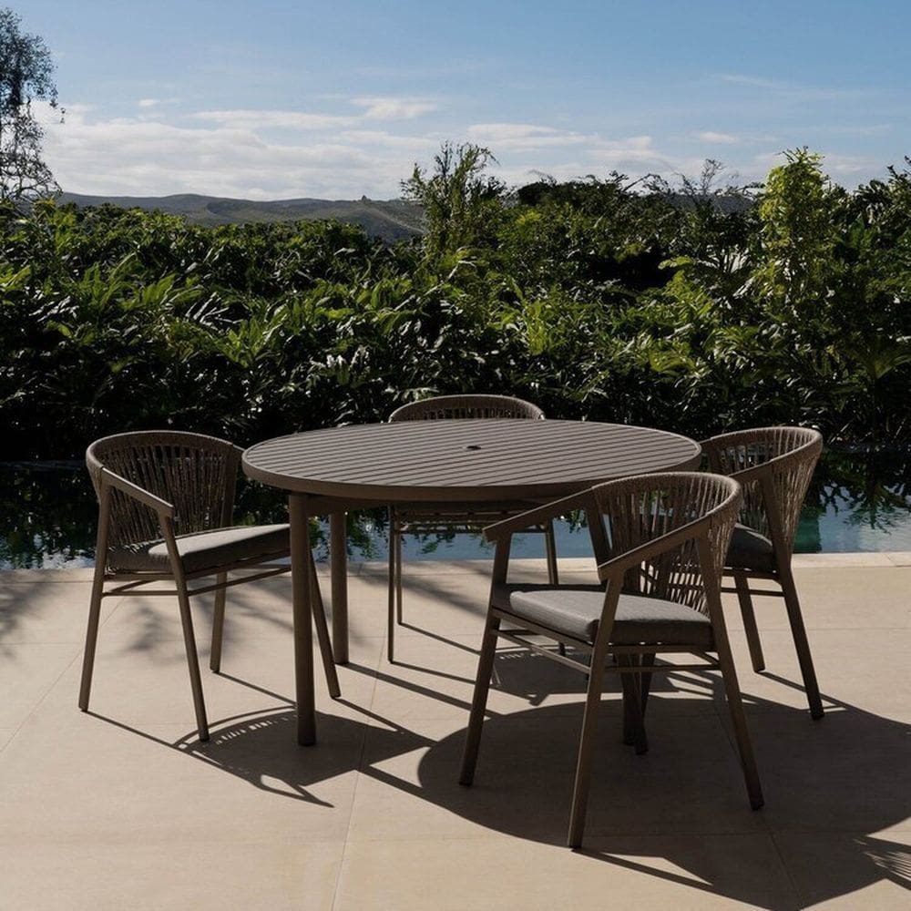 Conjunto Jardim e Varanda 1 Mesa Redonda 130cm 4 Cadeiras com Braços Refúgio Cabecasa Madeiramadeira Champanhe/Cinza Mesclado