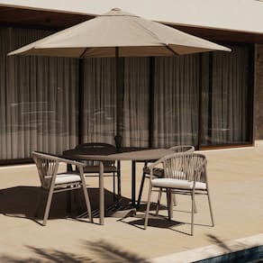 Conjunto Jardim 1 Mesa Ø130cm 4 Cadeiras com Braços 1 Ombrelone Refúgio Cabecasa Madeiramadeira Champanhe/Quaker areia