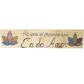 Placa Há Uma Só Presença Aqui É A Do Amor