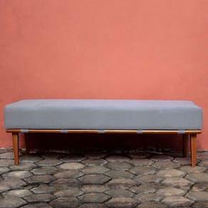 Banco Decorativo Recamier Lounge para Sala e Quarto em Linho Cinza Claro