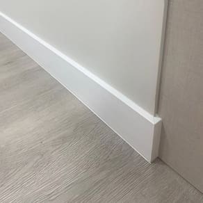 Rodapé de Poliestireno Slim 10cm X 10mm Liso Metro Linear-gr100ls - Barra com 2,40ml - caixa com 2,4 Unidade - Branco