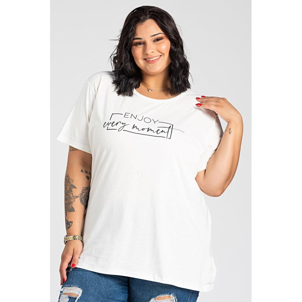 T-shirt Feminina Plus Size Malha Algodão Estampada "Enjoy" - Serena