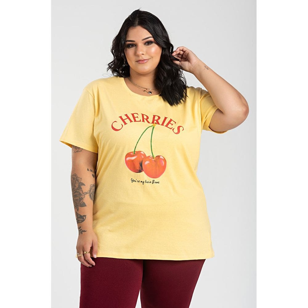 T-shirt Feminina Plus Size Malha Algodão Estampada ”CEREJA” - Serena