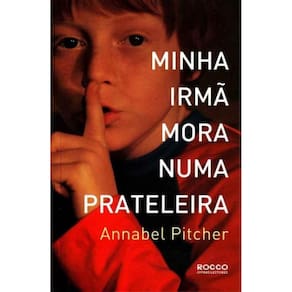 Minha Irma Mora numa Prateleira