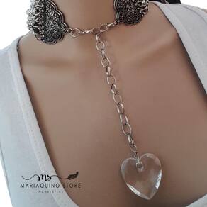 Choker Grega com correntes veneziana de 8 e 6 mm e possui um extensor de corrente com ponteira de coração em cristal