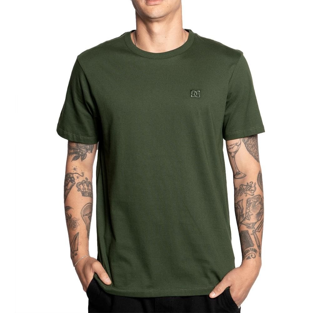 Camiseta DC Shoes Embroidery SM25 Masculina Verde Escuro