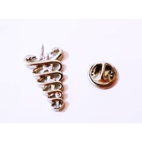 Broche Fisioterapia Fisioterapeuta Folheado A Ouro 18k