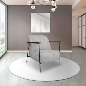 Poltrona Sala De Estar Pés Em Ferro Preto Braço Madeira Maciça 86cm Thane Bouclê Cinza