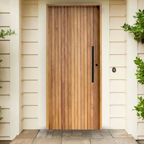 Porta Ripada Cedro Batente 14 Fechadura Rolete Puxador Barra Chata 82 X 210 Esquerdo Natural