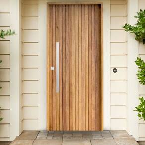 Porta Ripada Cedro Batente 14 Fechadura Rolete Puxador Barra Chata 600mm 82 X 210 Direito Rodam