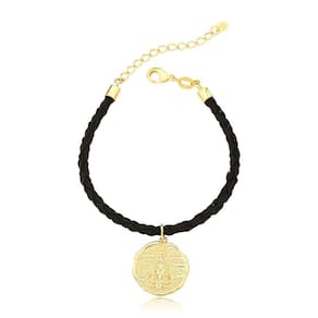 Pulseira De Couro Trançado Nossa Sra. Aparecida/cruz Revestida Em Ouro Tamanho 15cm