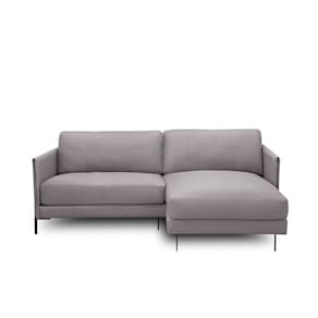 Sofá Decorativo Karine 3 Lugares Sala De Estar 230cm Com Chaise Pés Em Aço Couro Avelã