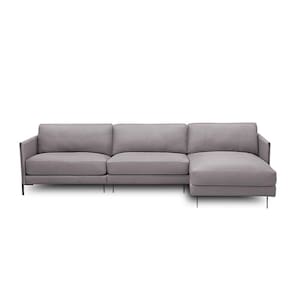 Sofá Decorativo Karine 5 Lugares Sala De Estar 330cm Com Chaise Pés Em Aço Couro Avelã