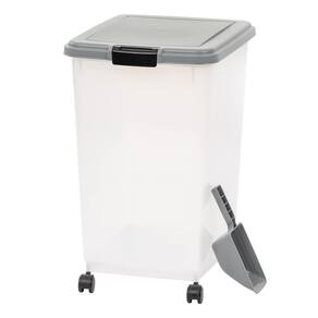 Recipiente de armazenamento de alimentos para cães Amazon Basics 69L com colher e roda