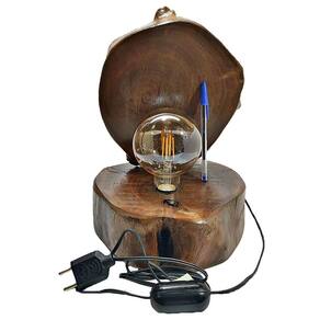 Luminária Rústica de Mesa Feita Com Bolacha de Madeira