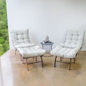 Conjunto com 02 Poltronas e 02 Puffs Costela Aramada Aço Corten/Bege