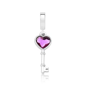 Charm Chave com Coração de Cristal Revestido em Ródio