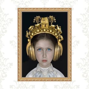 Quadro Moldura Dourada Menina Com Fone Ouvido 45X34Cm