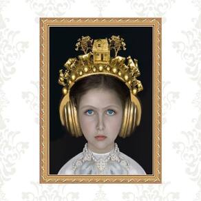 Quadro Moldura Dourada Menina Com Fone Ouvido 45X34Cm