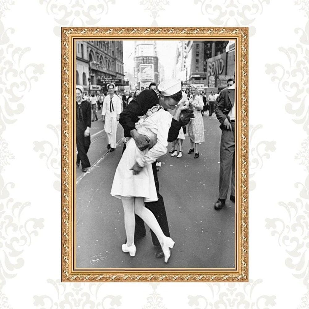 Quadro Moldura Dourada Beijo Segunda Guerra 45X34Cm