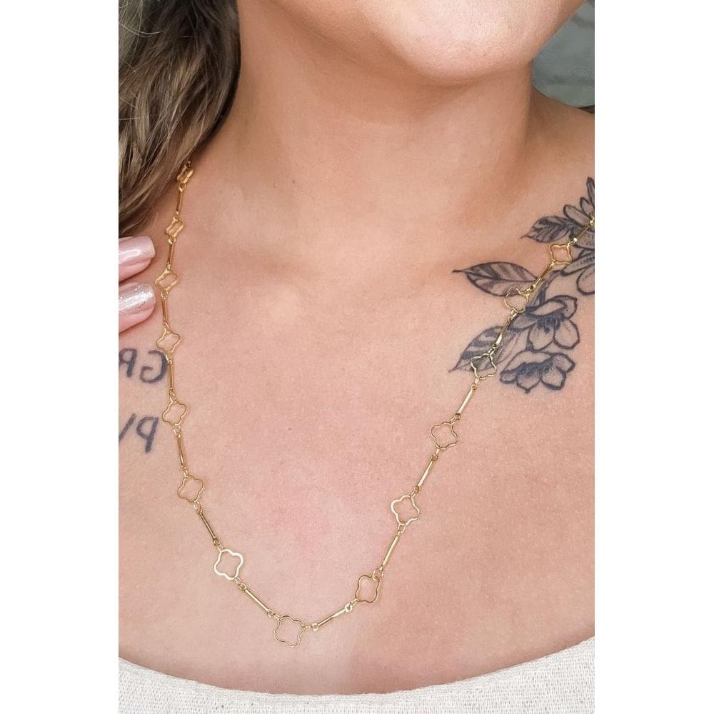 Colar Com Corrente Detalhada Com Flor Vazada Banhado Em Ouro 18k [F027]