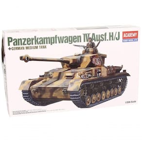 Academy Pz.kpfw.iv Ausf.h-j 1:35 Modelo Detalhado Com Decalques