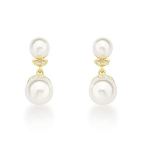 Brinco Charmoso Duas Perolas Sinteticas Banhado A Ouro 18k
