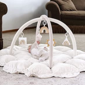 Baby Play Gym Mallify 5 em 1 de espessura e pelúcia com 6 brinquedos brancos