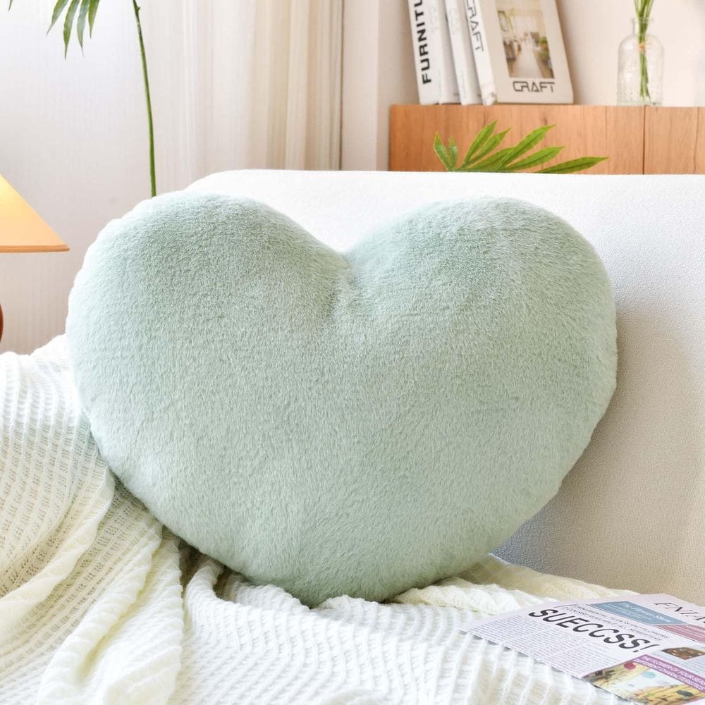 Almofada XVTRU macia em forma de coração com pele de coelho sintética verde sálvia