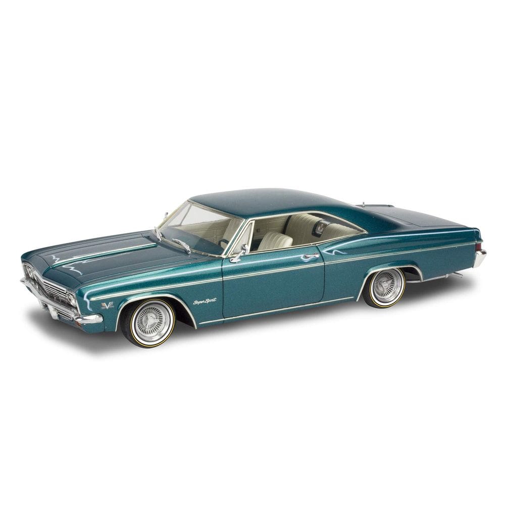 Kit de carro modelo Revell `66 Chevy Impala SS 396 2N1 em escala 1:25