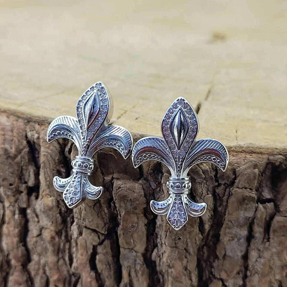 Brinco Flor de Lis com Zircônia