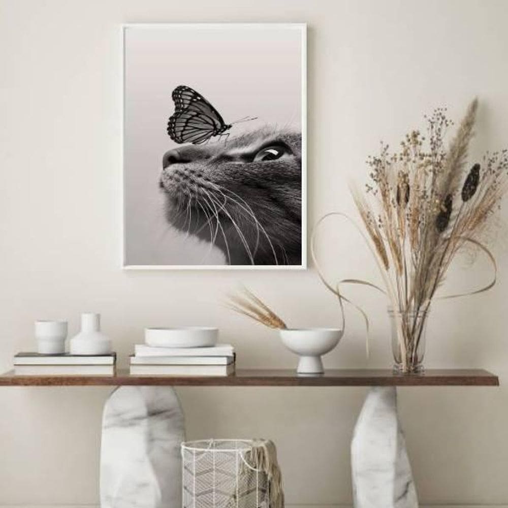 Quadro Decorativo Gato Com Borboleta 45X34 Com Vidro Branca