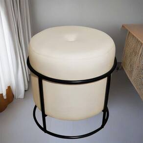 Puff De Ferro Decorativo Redondo Para Sala Argola Rubi Bege Base Pés Preto