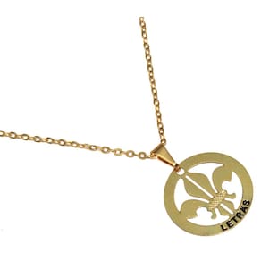Colar Minha Profissao Letras Flor de Lis Folheado Ouro 18k