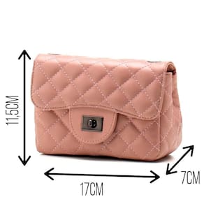 Bolsa Pequena Transversal Com Alça Em Corrente Rosa