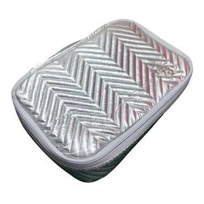 Bolsa Necessaire Estilo Matelassê Chevron Metálico Cinza