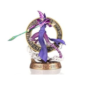 As primeiras 4 figuras da estátua Yu-Gi-Oh! Dark Magician Purple 30,48 cm