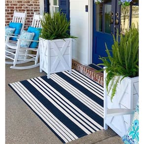 Tapete HOXCIK listrado azul e branco 61 cm x 130 cm para interior/exterior