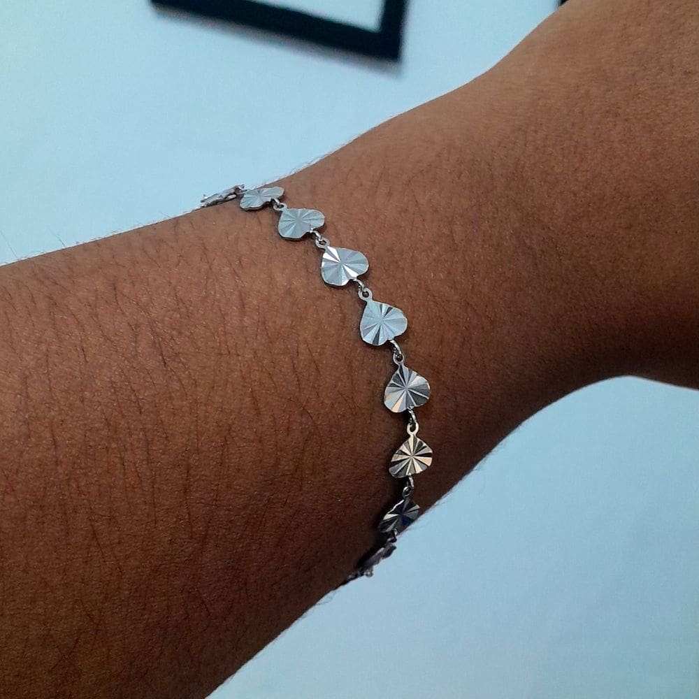 Pulseira de corações de aço